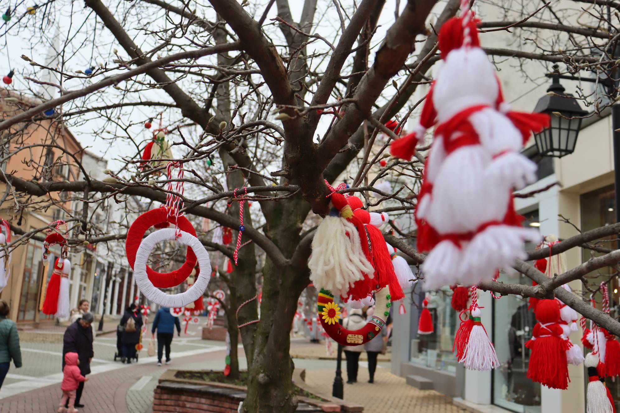 Баба Марта, мартеници